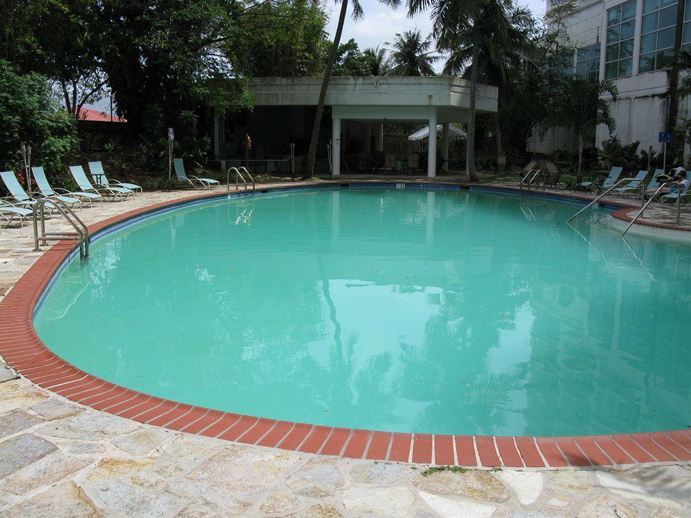 Verona Resort & Spa Tumon Bagian luar foto