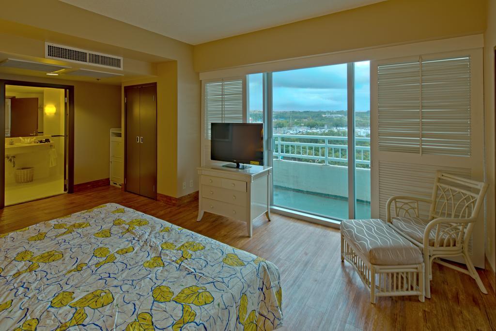 Verona Resort & Spa Tumon Bagian luar foto