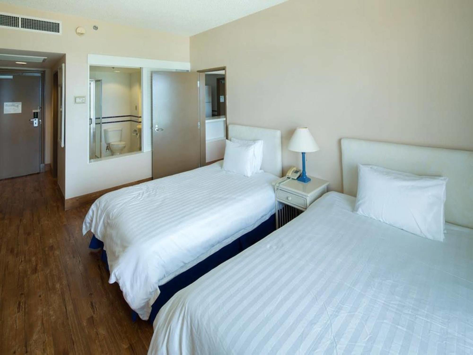 Verona Resort & Spa Tumon Bagian luar foto