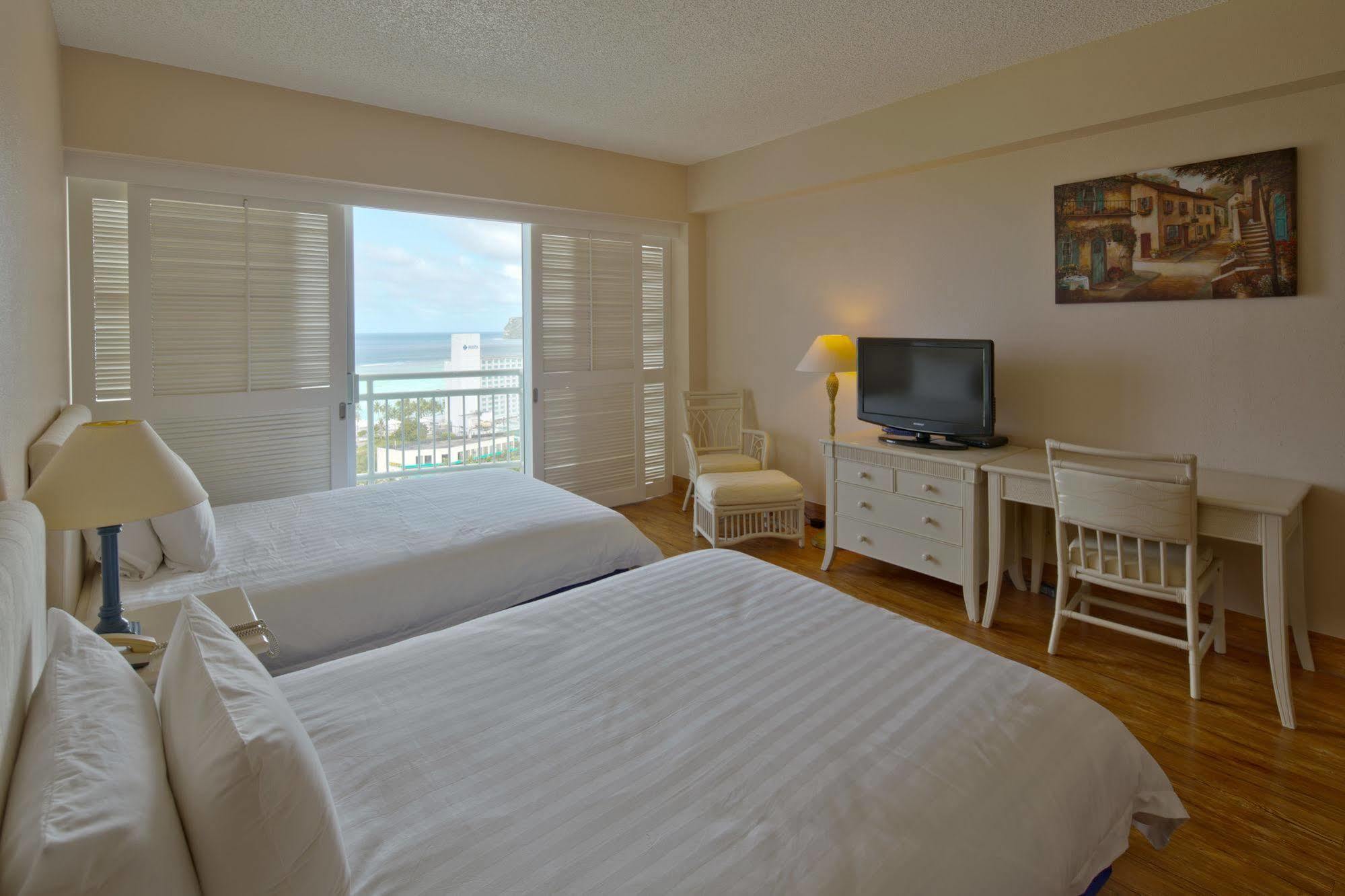 Verona Resort & Spa Tumon Bagian luar foto